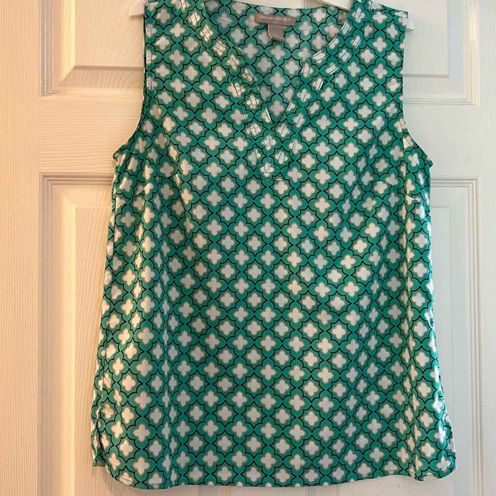 Banana Republic Blouse in Mint, White, Black and Beige Design